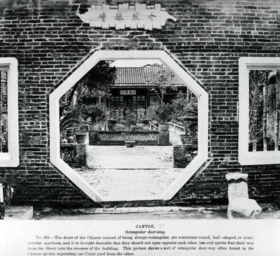 Chinesisches achteckiges Tor, um 1870 von English Photographer